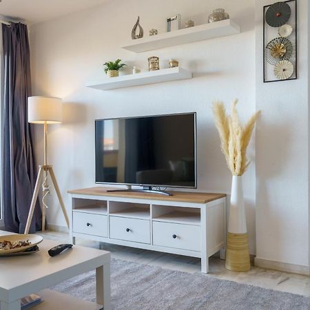 Chic Beachfront Flat With Amazing Sea Views And Private Indoor Parking Benalmádena Exterior foto