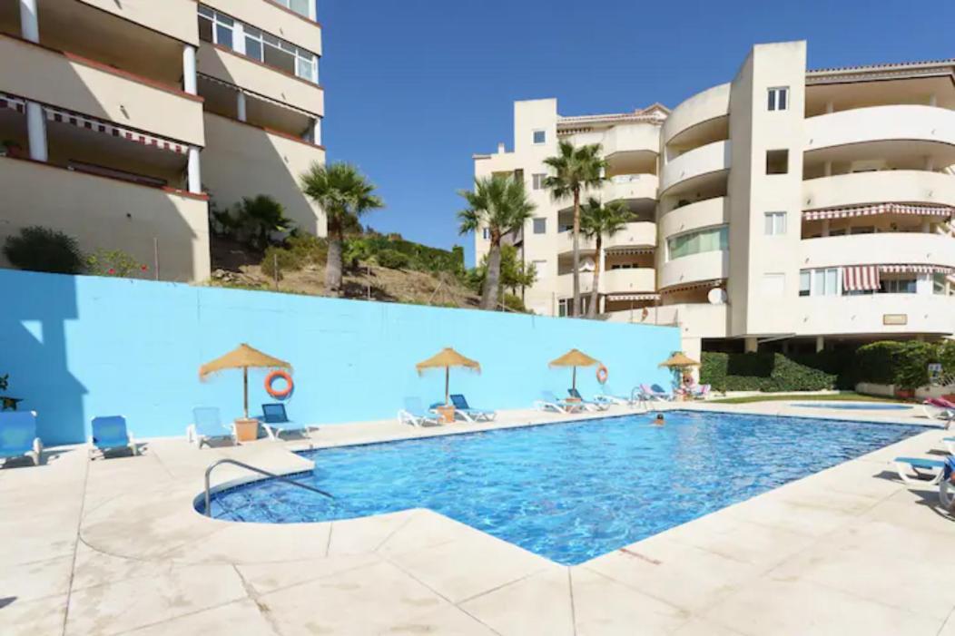 Chic Beachfront Flat With Amazing Sea Views And Private Indoor Parking Benalmádena Exterior foto