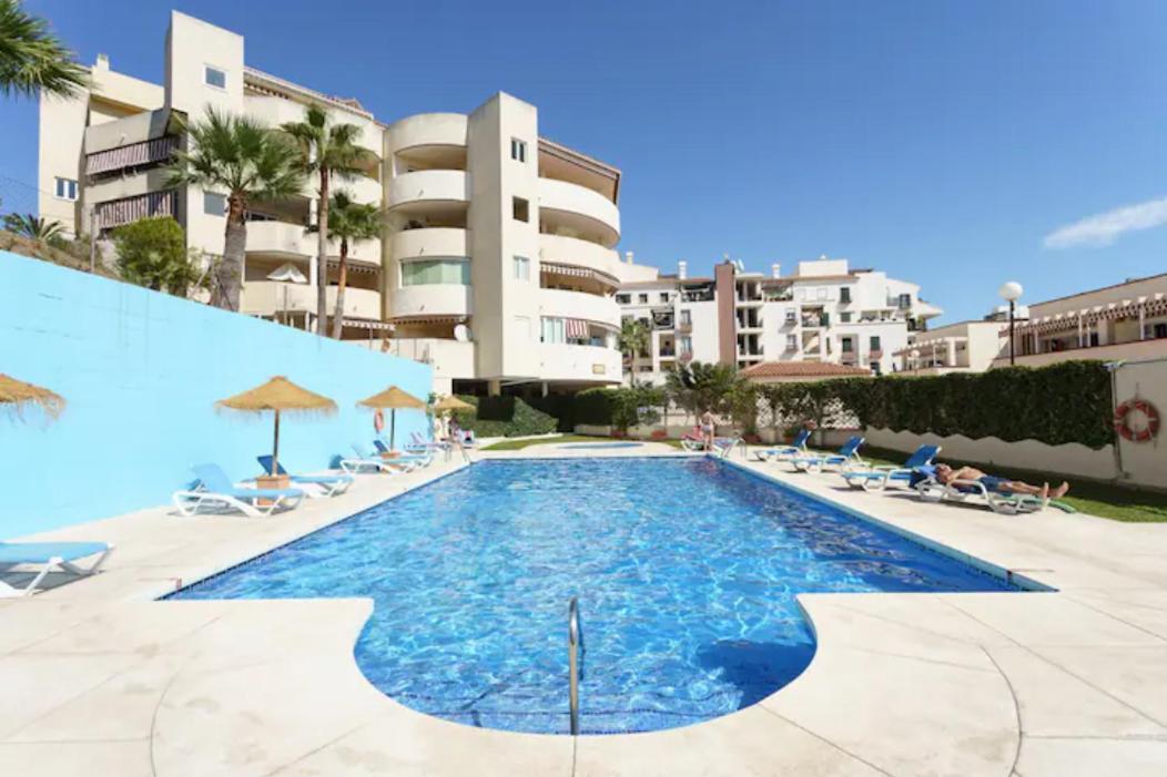 Chic Beachfront Flat With Amazing Sea Views And Private Indoor Parking Benalmádena Exterior foto