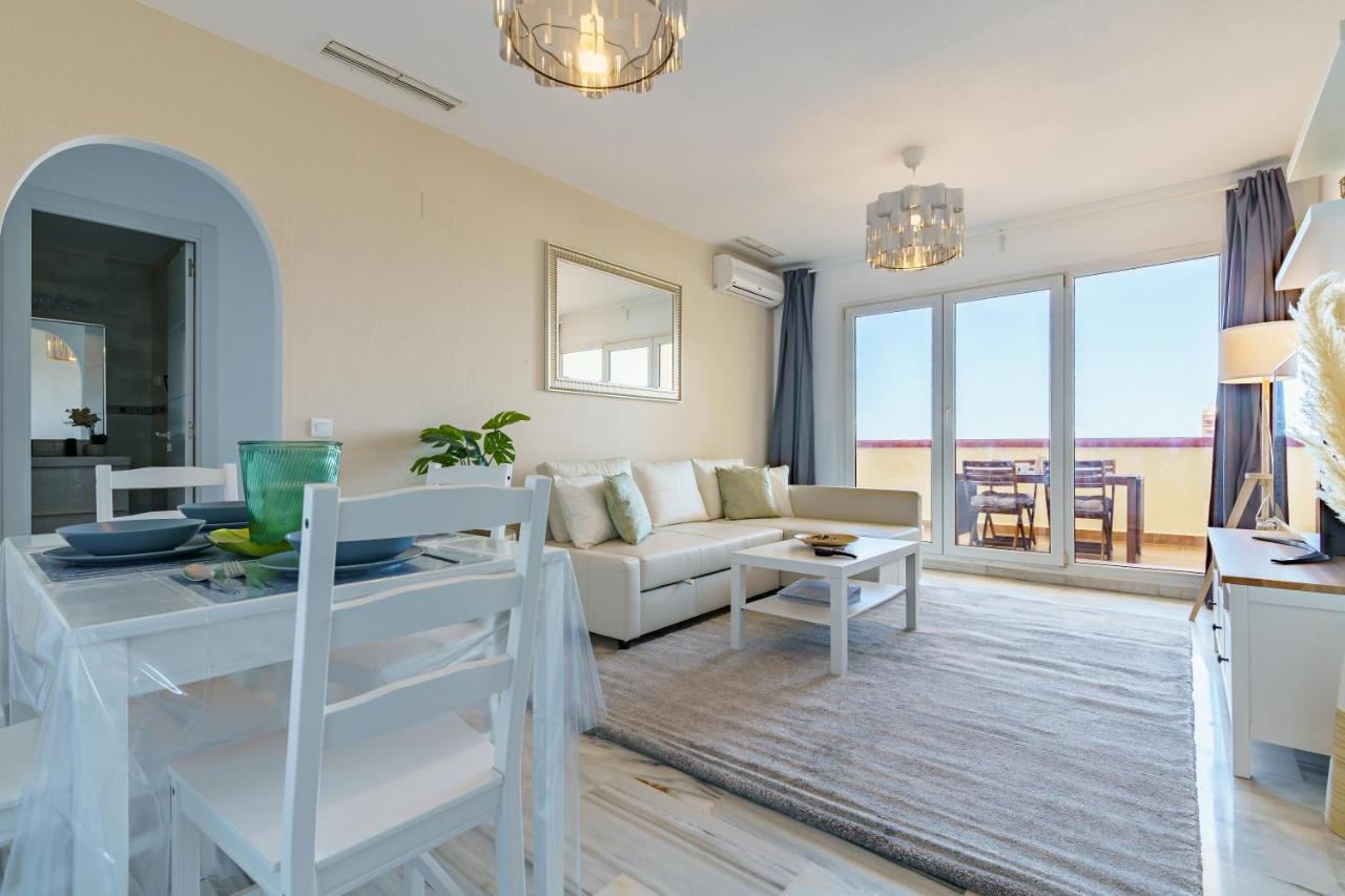 Chic Beachfront Flat With Amazing Sea Views And Private Indoor Parking Benalmádena Exterior foto