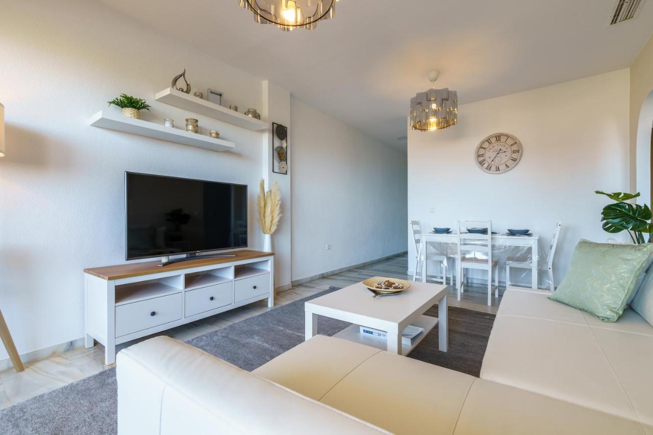 Chic Beachfront Flat With Amazing Sea Views And Private Indoor Parking Benalmádena Exterior foto