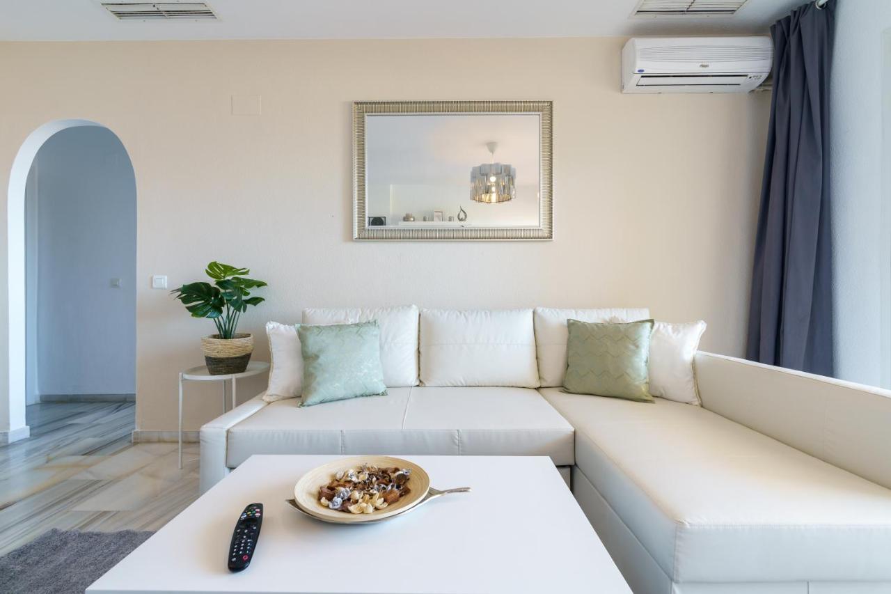 Chic Beachfront Flat With Amazing Sea Views And Private Indoor Parking Benalmádena Exterior foto