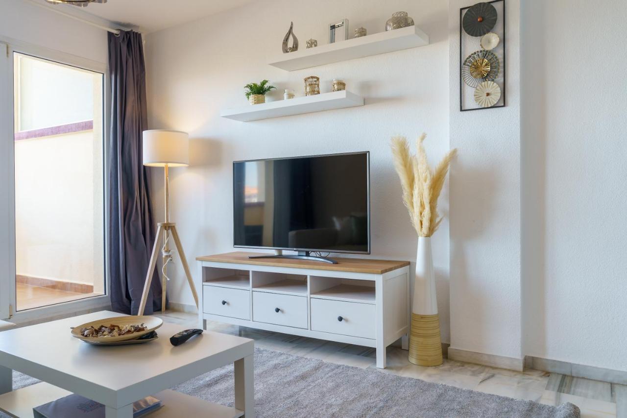 Chic Beachfront Flat With Amazing Sea Views And Private Indoor Parking Benalmádena Exterior foto