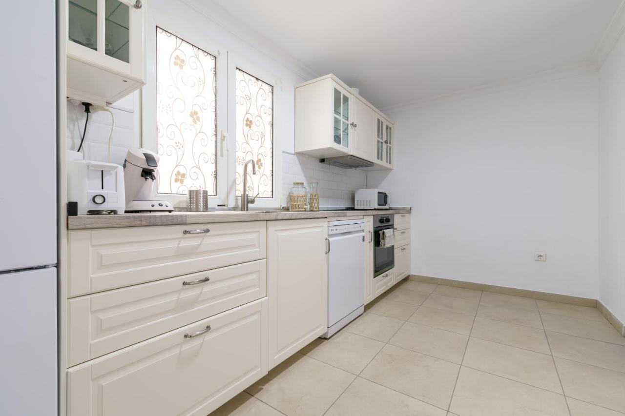 Chic Beachfront Flat With Amazing Sea Views And Private Indoor Parking Benalmádena Exterior foto