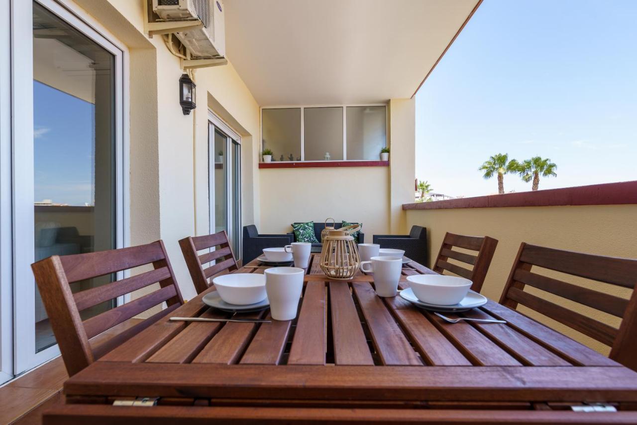 Chic Beachfront Flat With Amazing Sea Views And Private Indoor Parking Benalmádena Exterior foto