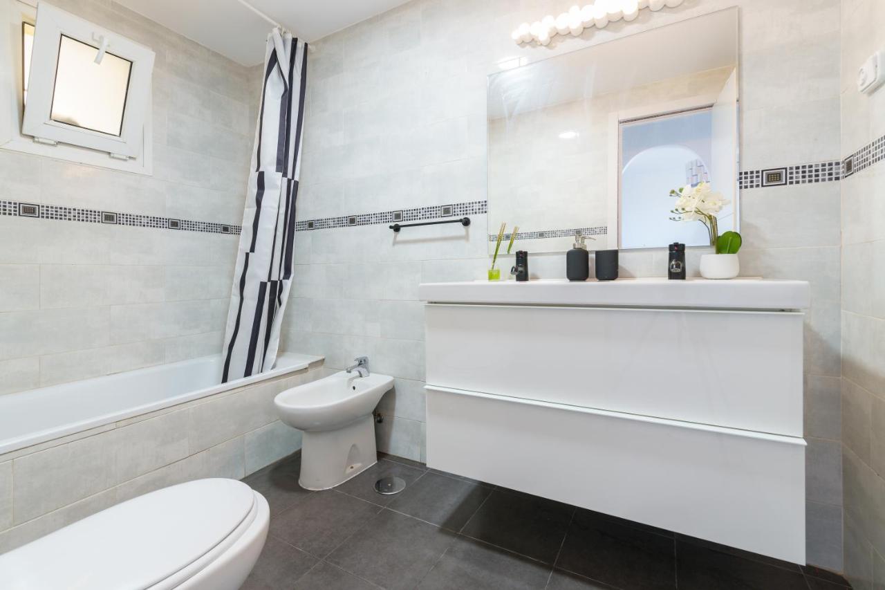 Chic Beachfront Flat With Amazing Sea Views And Private Indoor Parking Benalmádena Exterior foto
